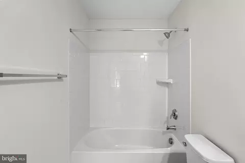 Bath - 8192 Broad Pl, Manassas, VA 20110 photo 4 of 4