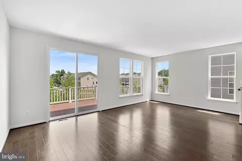 Living - 8192 Broad Pl, Manassas, VA 20110 photo 1 of 4