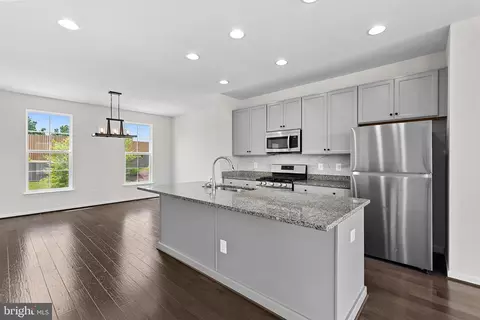 Entry Way - 8192 Broad Pl, Manassas, VA 20110 photo 4 of 15