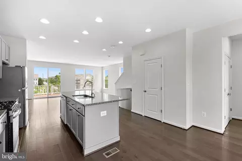 Entry Way - 8192 Broad Pl, Manassas, VA 20110 photo 5 of 15