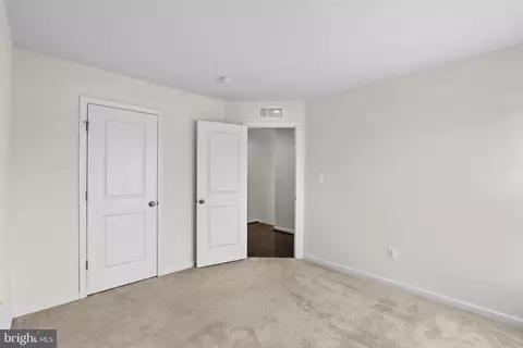 Entry Way - 8192 Broad Pl, Manassas, VA 20110 photo 14 of 15
