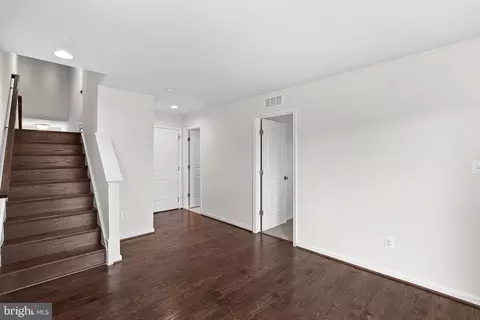Entry Way - 8192 Broad Pl, Manassas, VA 20110 photo 12 of 15