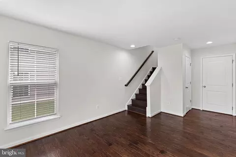 Entry Way - 8192 Broad Pl, Manassas, VA 20110 photo 11 of 15