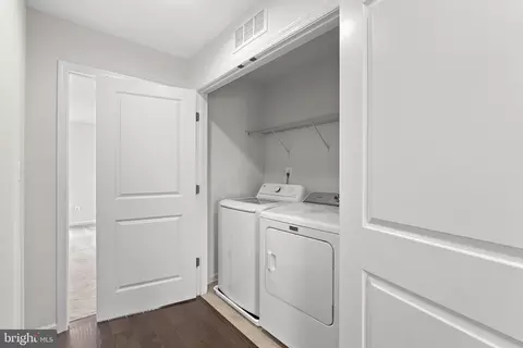 Entry Way - 8192 Broad Pl, Manassas, VA 20110 photo 10 of 15