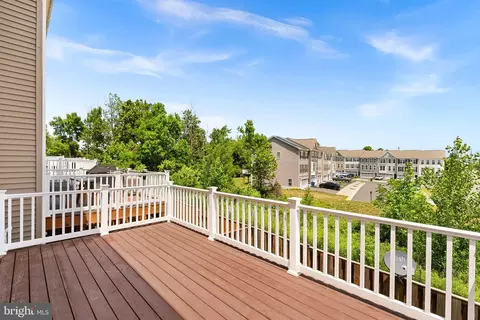 Exterior - 8192 Broad Pl, Manassas, VA 20110 photo 5 of 9