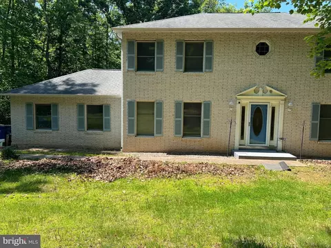 5891 Anthoney Dr, Dale City, VA 22193