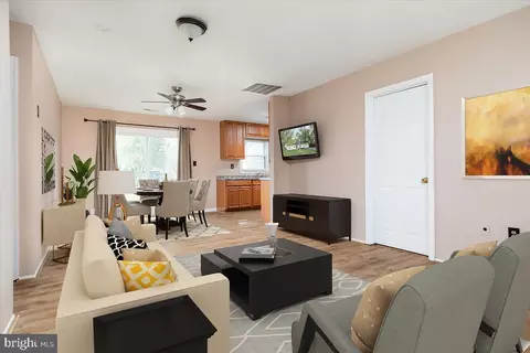 Living - 7905 Lomond Ct, Manassas, VA 20109 photo 1 of 2