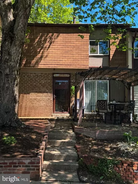 12635 Oakwood Dr, Woodbridge, VA 22192