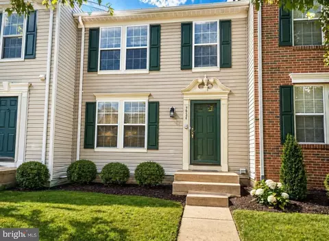 7034 Rogue Forest Ln, Gainesville, VA 20155