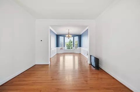 Living - 3311 Mccorkle Ct, Triangle, VA 22172 photo 2 of 12