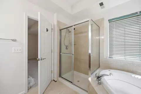 Bath - 3311 Mccorkle Ct, Triangle, VA 22172 photo 3 of 5