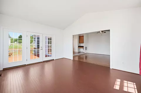 Living - 3311 Mccorkle Ct, Triangle, VA 22172 photo 9 of 12