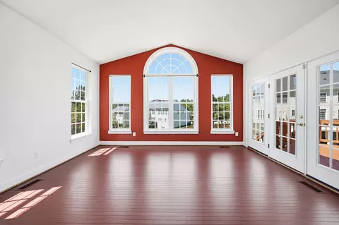 Living - 3311 Mccorkle Ct, Triangle, VA 22172 photo 7 of 12