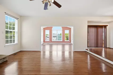 Living - 3311 Mccorkle Ct, Triangle, VA 22172 photo 8 of 12