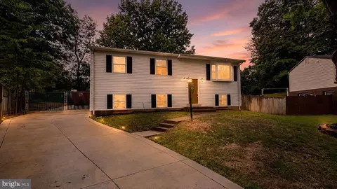 5303 Macwood Dr, Woodbridge, VA 22193