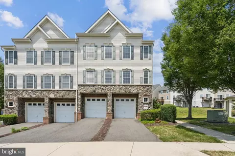 2807 Chinkapin Oak Ln, Woodbridge, VA 22191