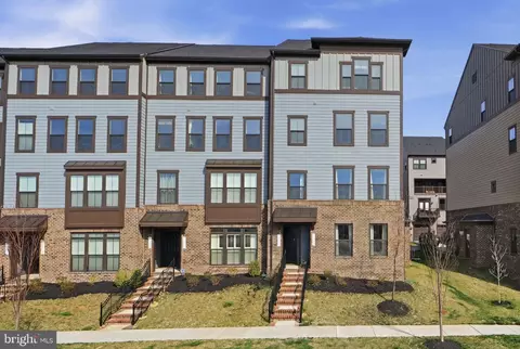 1670 Kirkman St, Dumfries, VA 22026