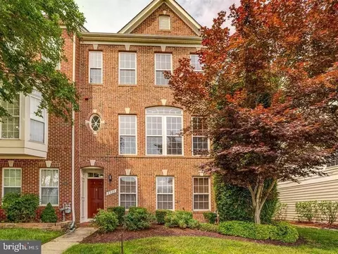 2722 Wakewater Way, Woodbridge, VA 22191