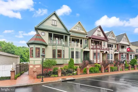 231 Mill St, Occoquan, VA 22125