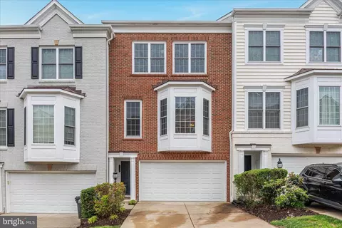 2158 Oberlin Dr, Woodbridge, VA 22191