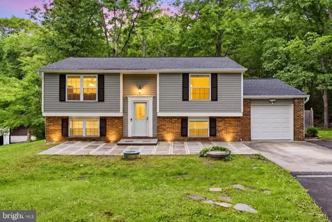 8136 Raphiel Ct, Manassas, VA 20112