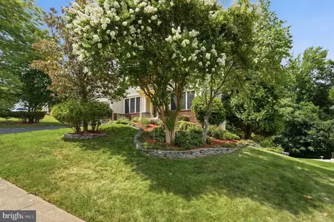 Exterior - 18620 Kerill Rd, Triangle, VA 22172 photo 6 of 12