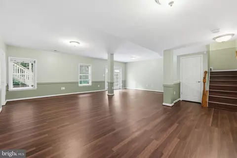 Living - 18620 Kerill Rd, Triangle, VA 22172 photo 4 of 6