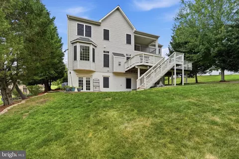 Exterior - 18620 Kerill Rd, Triangle, VA 22172 photo 12 of 12
