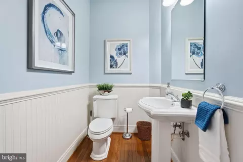 Bath - 18620 Kerill Rd, Triangle, VA 22172 photo 1 of 9
