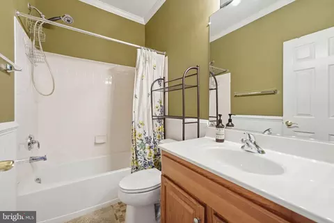 Bath - 18620 Kerill Rd, Triangle, VA 22172 photo 9 of 9