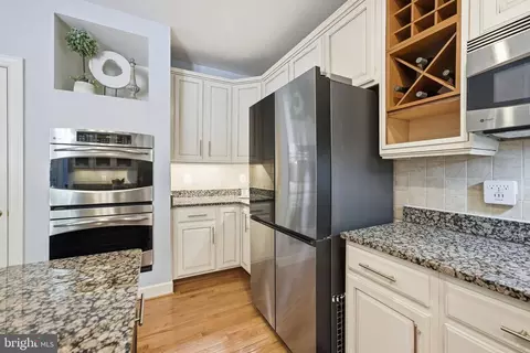 Kitchen - 18620 Kerill Rd, Triangle, VA 22172 photo 5 of 6