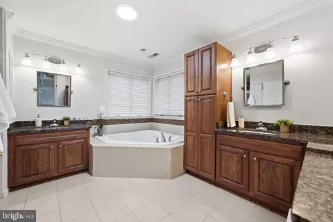 Bath - 18620 Kerill Rd, Triangle, VA 22172 photo 3 of 9
