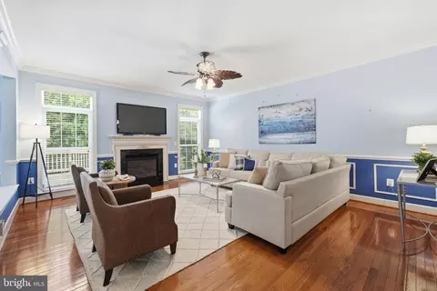 Living - 18620 Kerill Rd, Triangle, VA 22172 photo 2 of 6
