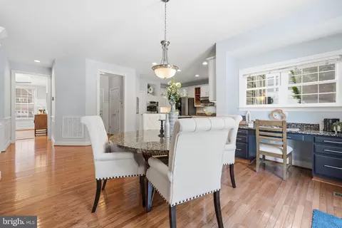 Dining - 18620 Kerill Rd, Triangle, VA 22172 photo 5 of 5