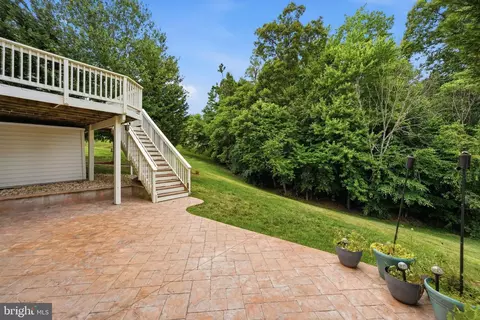 Exterior - 18620 Kerill Rd, Triangle, VA 22172 photo 9 of 12
