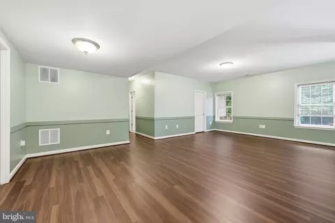 Living - 18620 Kerill Rd, Triangle, VA 22172 photo 5 of 6