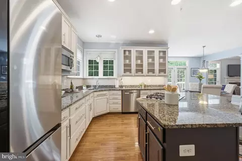 Kitchen - 18620 Kerill Rd, Triangle, VA 22172 photo 6 of 6