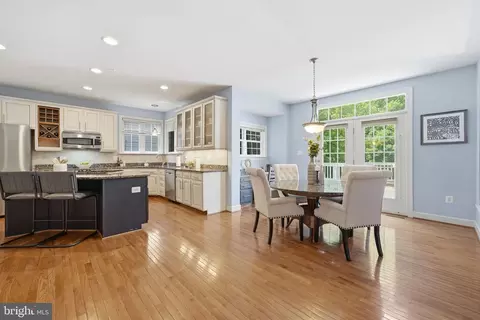 Dining - 18620 Kerill Rd, Triangle, VA 22172 photo 4 of 5