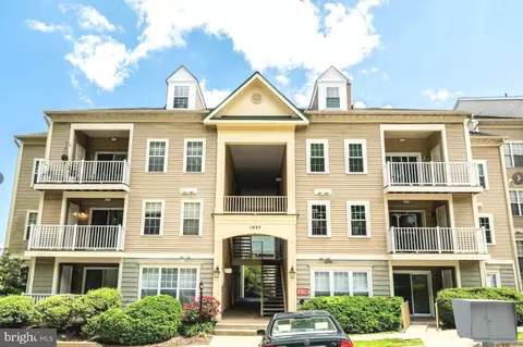 1037 Gardenview Loop #302, Woodbridge, VA 22191
