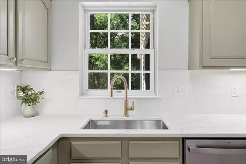 Kitchen - 8972 Benchmark Ln, Bristow, VA 20136 photo 3 of 3