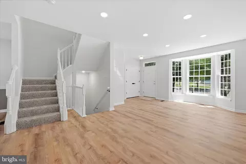 Entry Way - 8972 Benchmark Ln, Bristow, VA 20136 photo 3 of 7