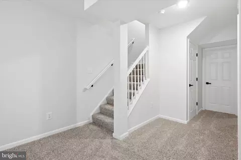 Entry Way - 8972 Benchmark Ln, Bristow, VA 20136 photo 6 of 7