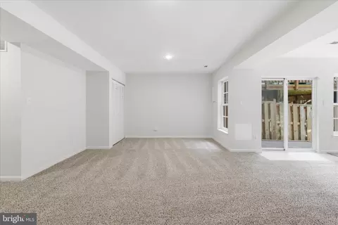 Living - 8972 Benchmark Ln, Bristow, VA 20136 photo 4 of 6