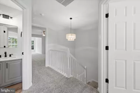 Entry Way - 8972 Benchmark Ln, Bristow, VA 20136 photo 5 of 7