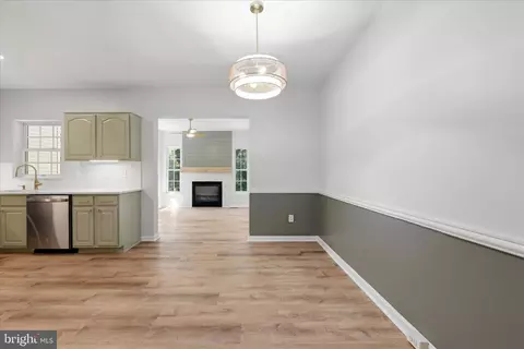 Entry Way - 8972 Benchmark Ln, Bristow, VA 20136 photo 4 of 7