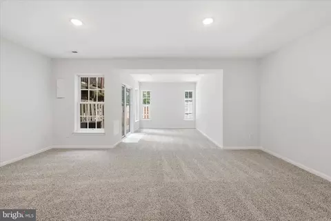 Living - 8972 Benchmark Ln, Bristow, VA 20136 photo 5 of 6