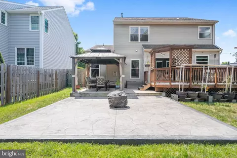 Exterior - 3722 Katie Pl, Triangle, VA 22172 photo 7 of 10