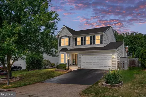 Exterior - 3722 Katie Pl, Triangle, VA 22172 photo 3 of 10