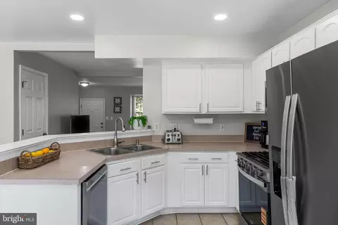 Kitchen - 14365 Newbern Loop, Gainesville, VA 20155 photo 2 of 3