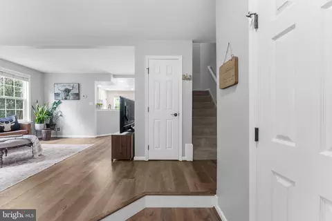 Entry Way - 14365 Newbern Loop, Gainesville, VA 20155 photo 4 of 11
